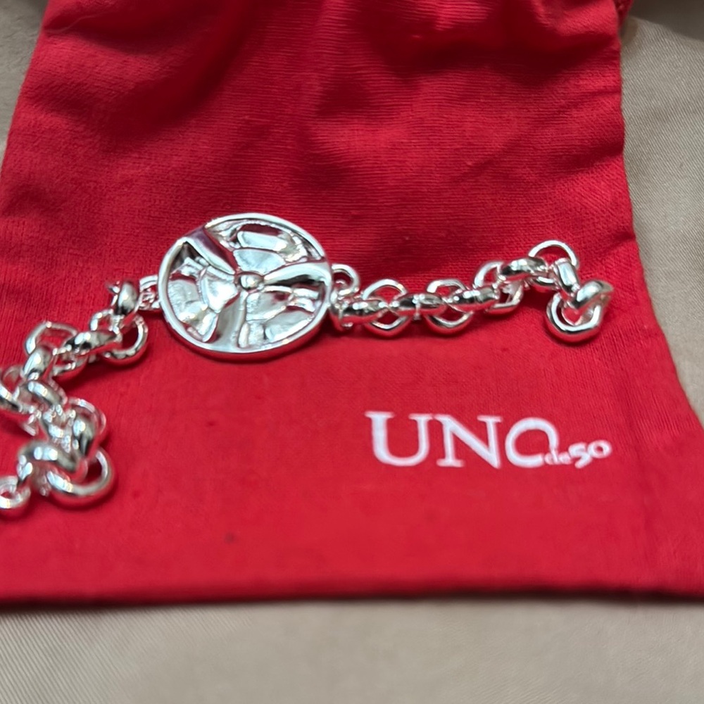 Uno de 50 Bracelet with Intricate Propeller image and Bold Chain Links